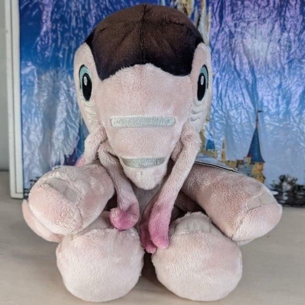 Disney parks animal kingdom Pandora 2022 avatar Tapirus Big feet plush NWT